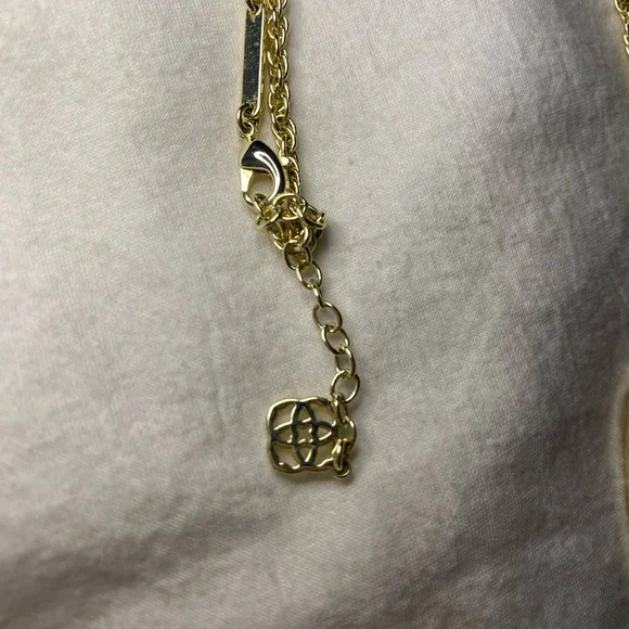 Kendra Scott Coral Pendant Necklace - Picture 3 of 3